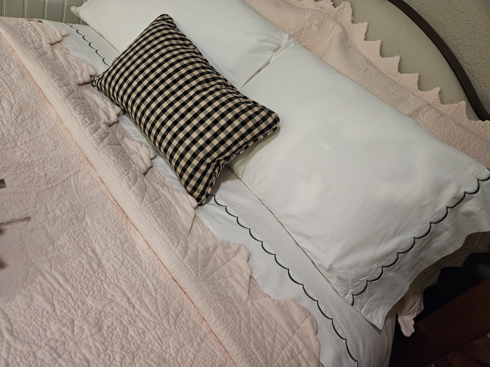 Brandream White Cotton Quilt Set Queen Scalloped Matelasse Coverlet 3PC | 100% Natural Cotton, Floral Vine Matelassé Stitching, Elegant Scalloped Edges, All-Season Comfort, Queen 3 Piece Set customer photo 1