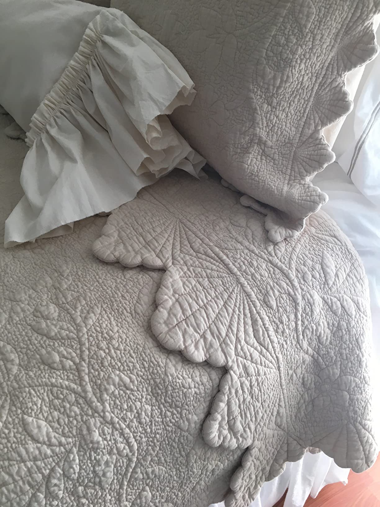 Brandream White Cotton Quilt Set Queen Scalloped Matelasse Coverlet 3PC | 100% Natural Cotton, Floral Vine Matelassé Stitching, Elegant Scalloped Edges, All-Season Comfort, Queen 3 Piece Set customer photo 2