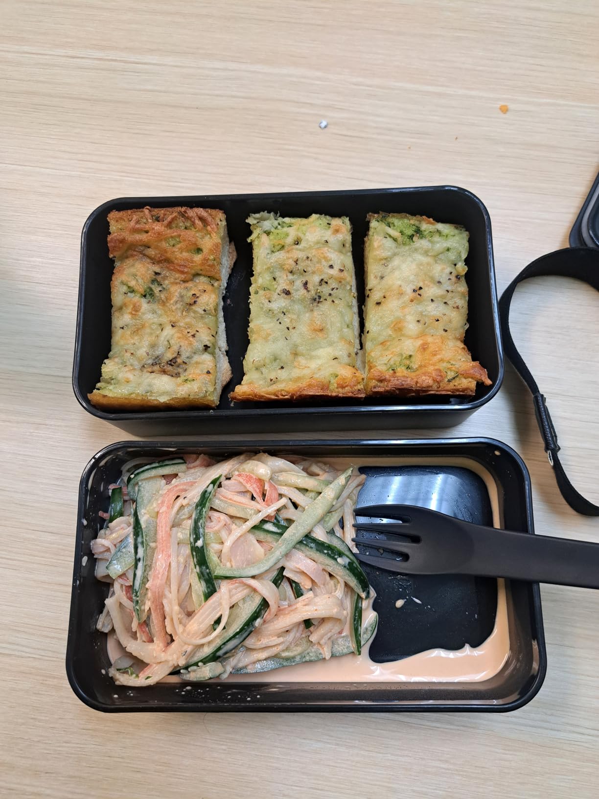 Bentoheaven Bento Box Adult, Stackable Lunch Box, 40 oz, Symph Onyx | BPA-free, leakproof and microwave-safe with 2 compartments, utensils, chopsticks, divider and sauce cup for men and women customer photo 2