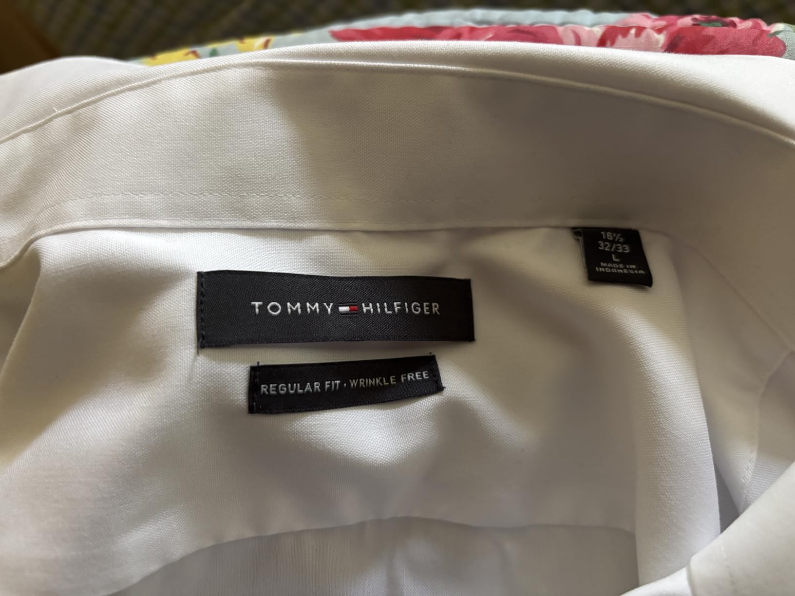 Tommy Hilfiger Men's Regular Fit Non Iron Solid Dress Shirt - Amazon Exclusive customer photo 2