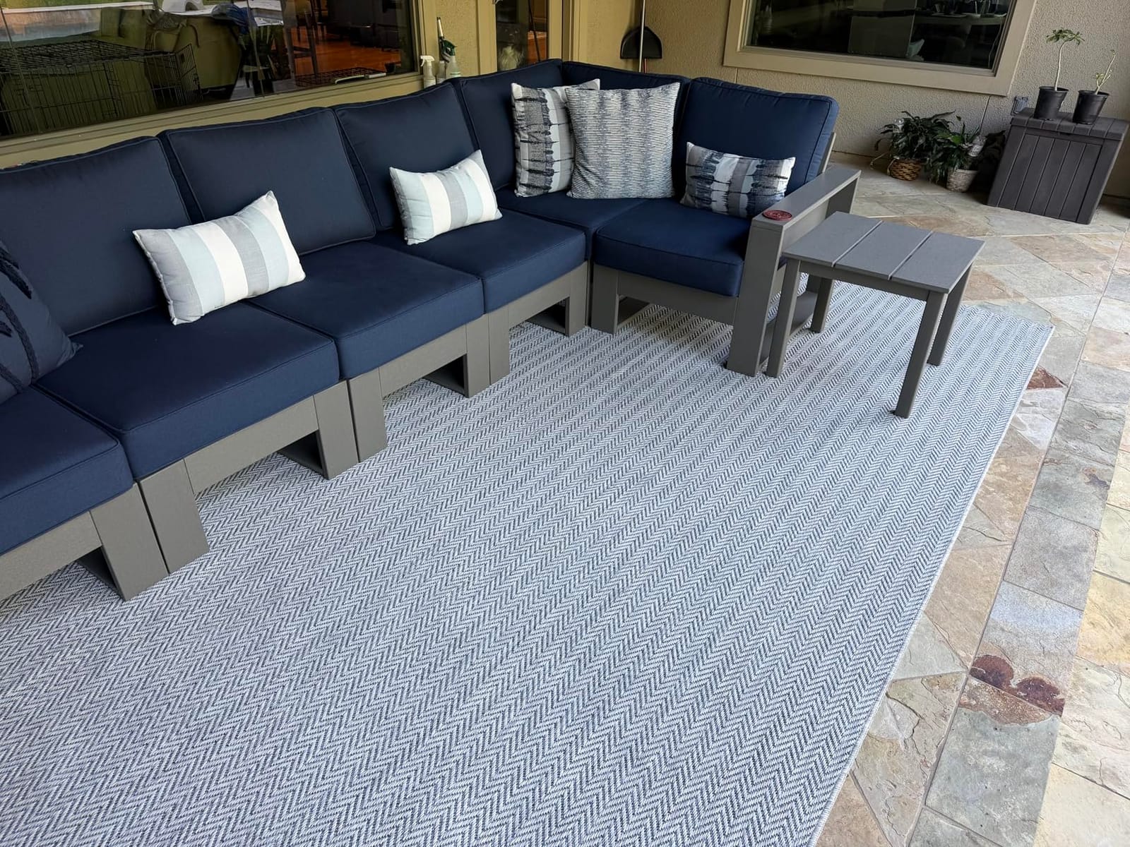 SAFAVIEH Outdoor Area Rug 5'3