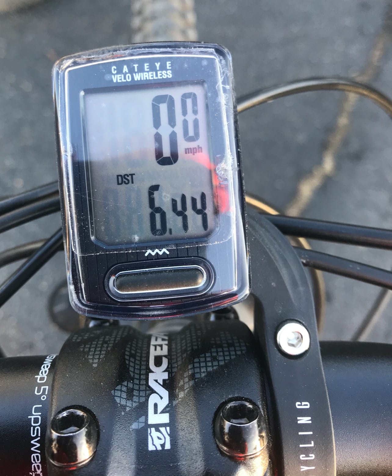 CATEYE Velo Wireless Bike Computer | Calorie Tracking, Auto Start/Stop, Programmable Odometer, Waterproof IPX8, Secure Zip-Tie Mount customer photo 1