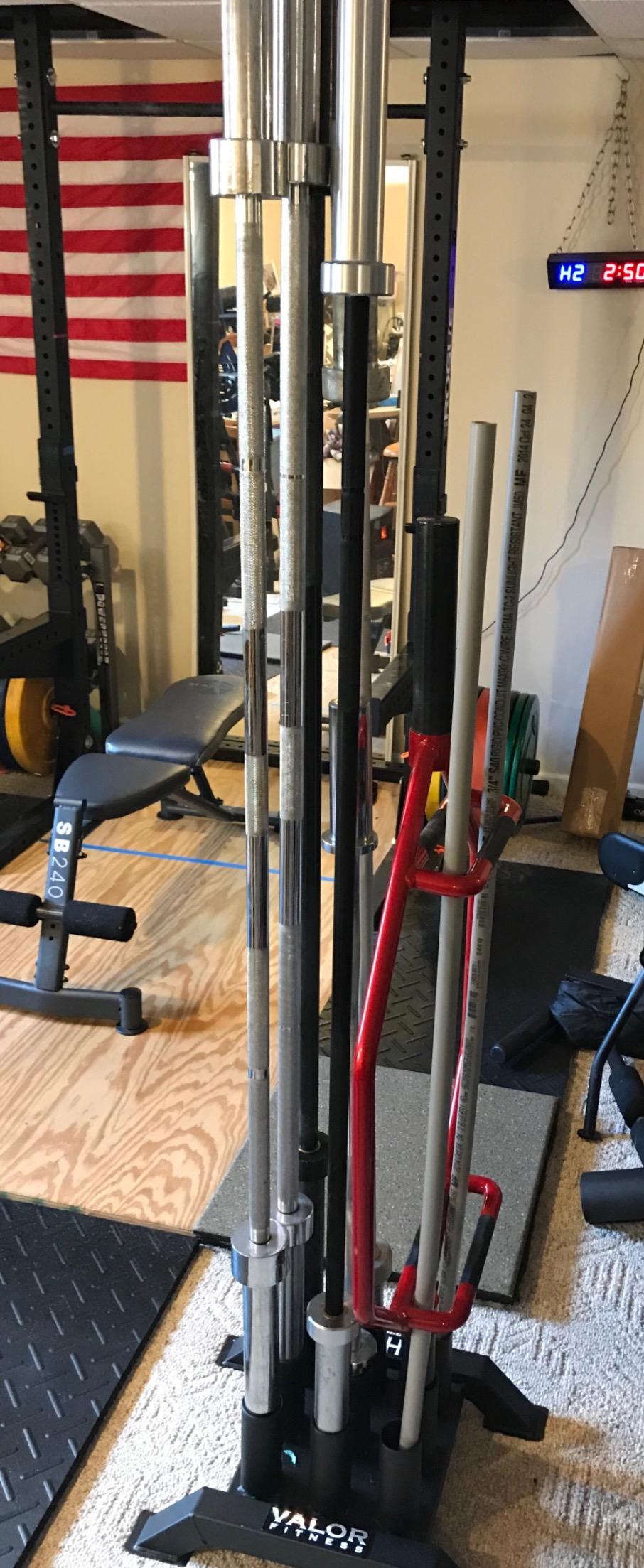 Valor Fitness Olympic Barbell Holder - Vertical 9 - Bar Storage Rack with Protective Sleeve Inserts - Space-Saving Steel Stand for Home Gym & Commercial Gyms customer photo 1