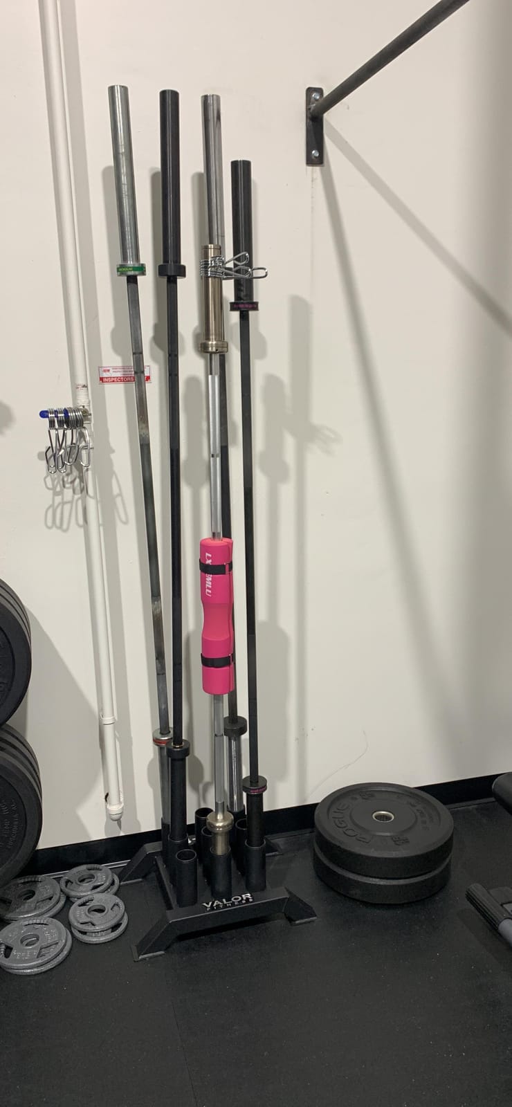 Valor Fitness Olympic Barbell Holder - Vertical 9 - Bar Storage Rack with Protective Sleeve Inserts - Space-Saving Steel Stand for Home Gym & Commercial Gyms customer photo 2