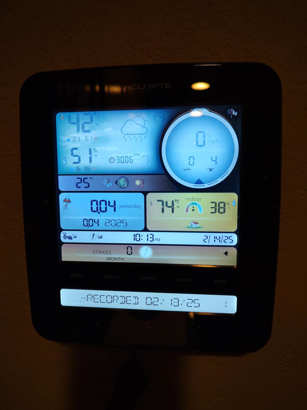 AcuRite Iris Wireless Home Weather Station, Indoor/Outdoor Temperature, Humidity, Wind Speed, Wind Direction, Rain Gauge, Lightning Detection customer photo 2