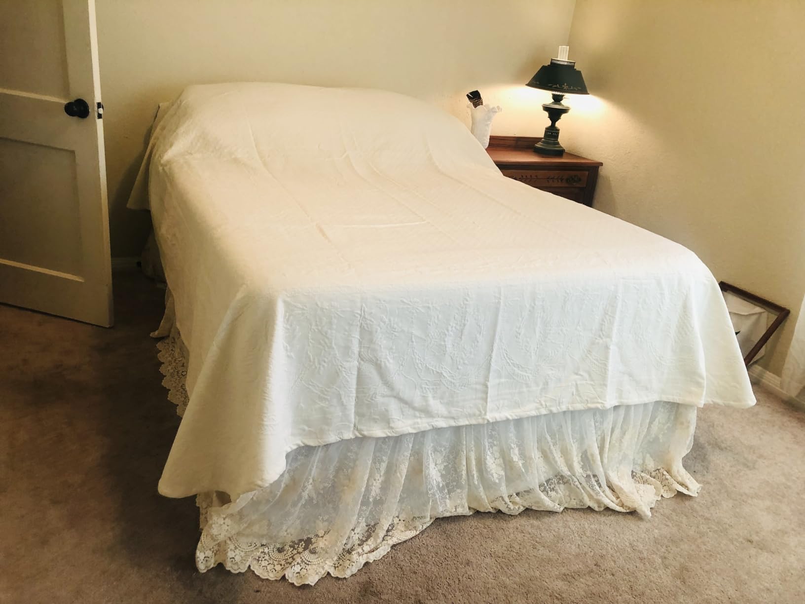 King Charles Modern Farmhouse Floral Matelasse Coverlet, 100% Cotton Breathable Bedding, King/CalKing, Ivory customer photo 2