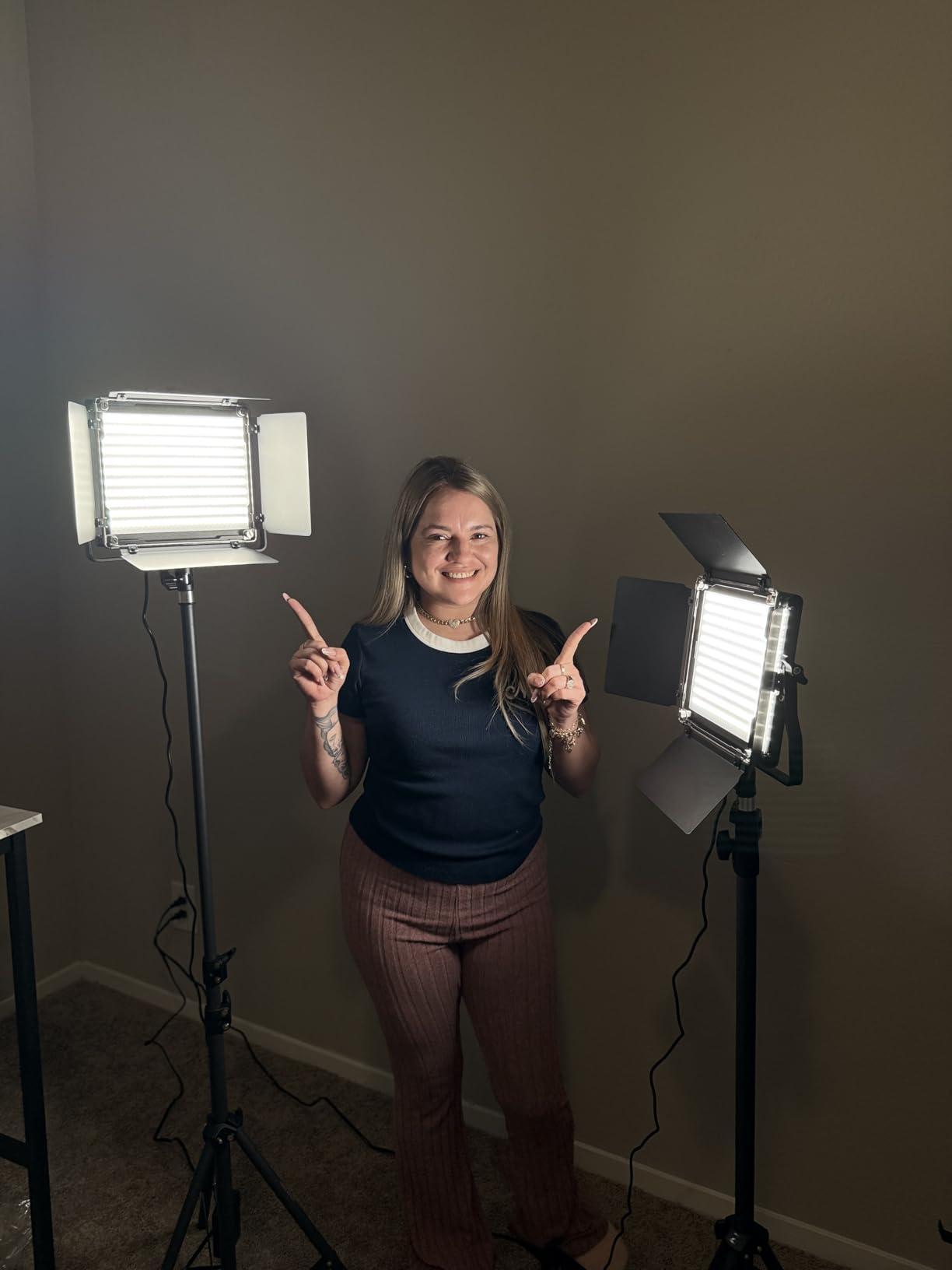 NEEWER 2 Pack Bi Color 660 LED Video Light and Stand Kit, 3200-5600K customer photo 2