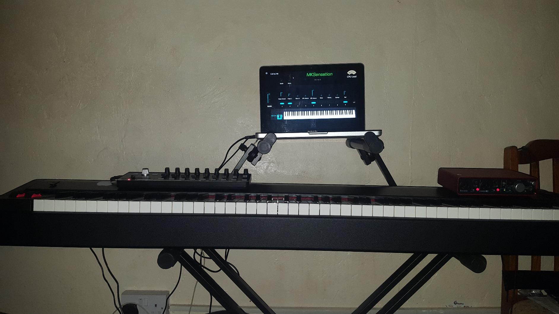 M-AUDIO Hammer 88 USB MIDI Keyboard Controller | 88 Weighted Hammer Action Keys and a Studio-Grade Recording Software Suite customer photo 1