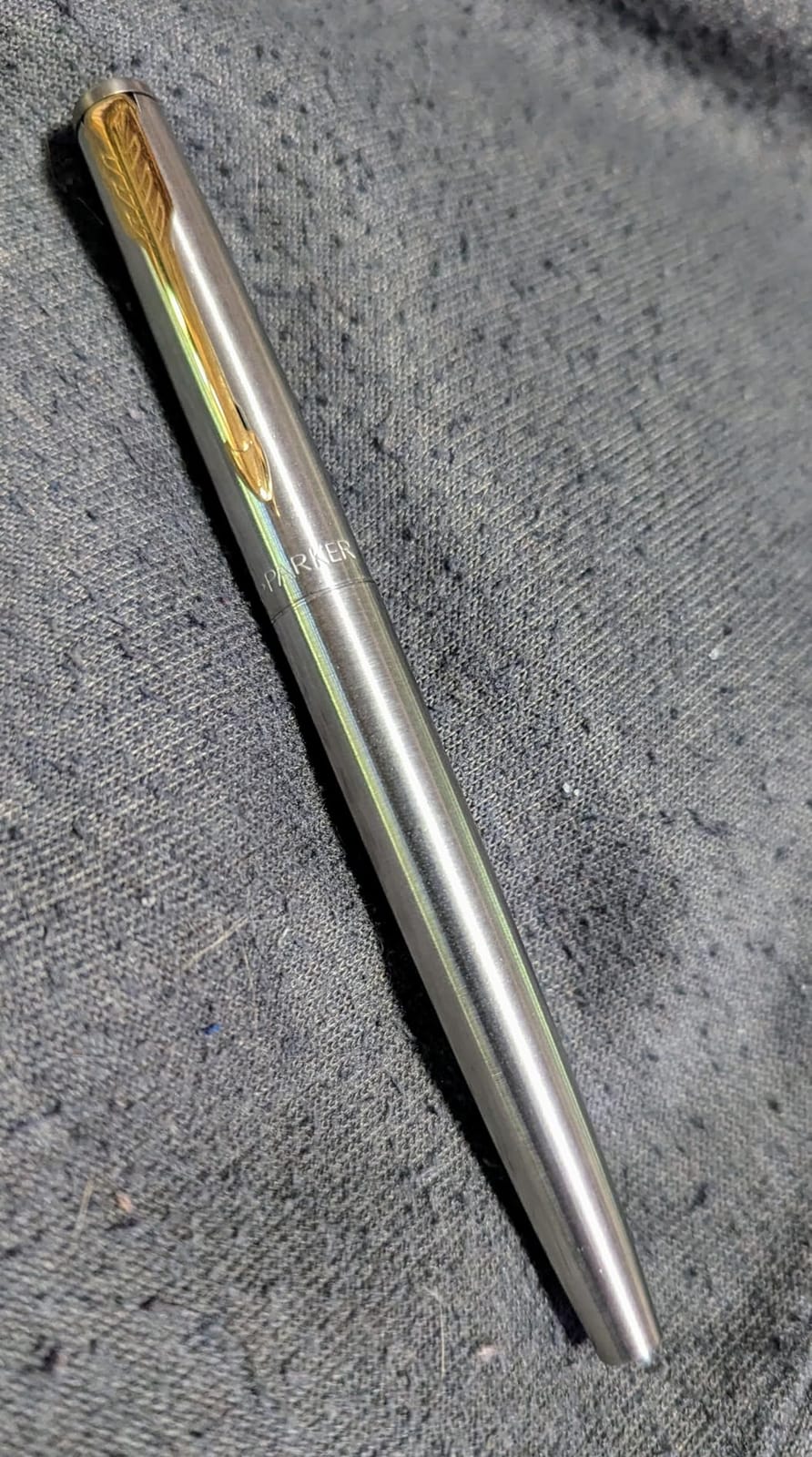 Parker Jotter Fountain Pen, Stainless Steel with Gold Trim, Medium Nib, Blue Ink & Gift Box customer photo 2