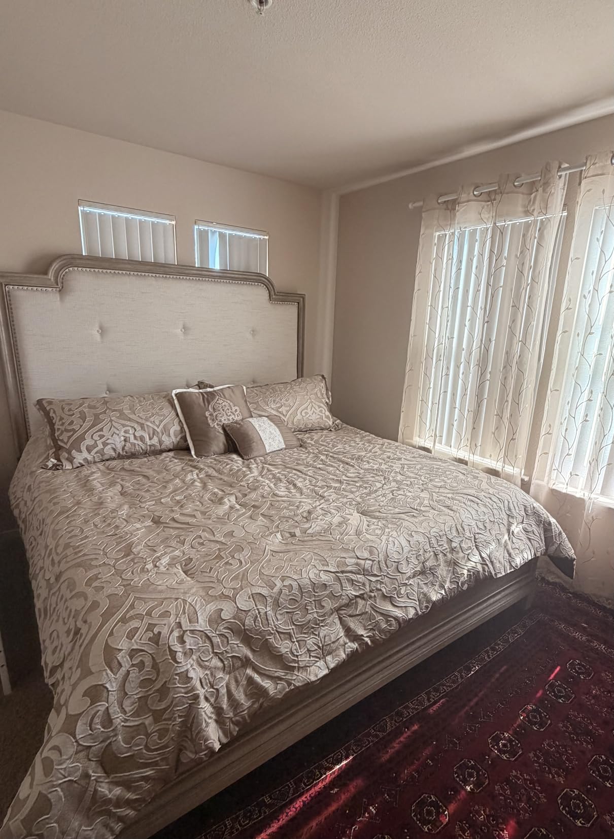 Madison Park Odette Cozy Comforter Set Jacquard Damask Medallion Design - Modern All Season, Down Alternative Bedding, Shams, Decorative Pillows, King(104 in x 92 in), Silver 8 Piece customer photo 1