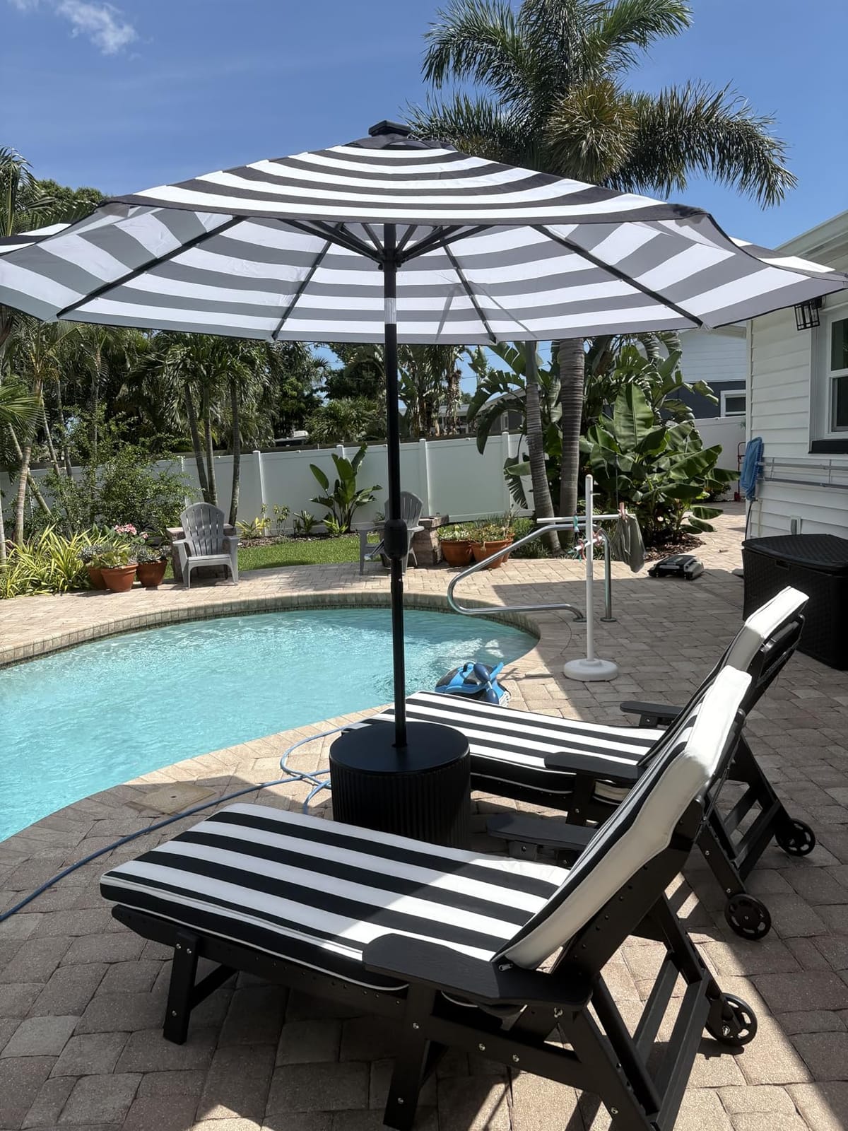 Sunnyglade 9' Solar LED Patio Umbrella, 8 Ribs, Tilt & Crank (Light Tan) | 9Ft Patio Umbrella with 24 Led Lights, Fade-resistant Canopy for Patio, Garden, Backyard, Poolside & Picnic Tables customer photo 2