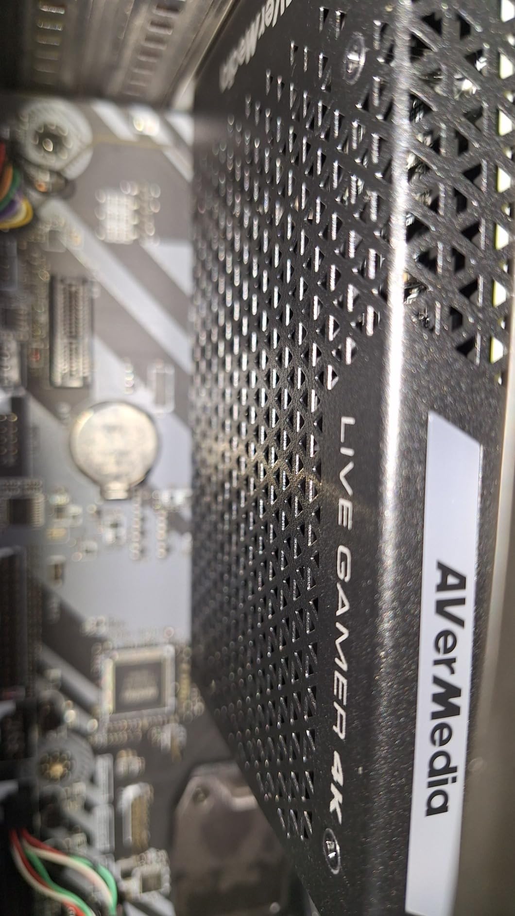 AVerMedia GC573 Live Gamer 4K, Internal Capture Card, Stream and Record 4K60 HDR10 with ultra-low latency on PS5, PS4 Pro, Xbox Series X/S, Xbox One X, in OBS, Twitch, YouTube customer photo 2