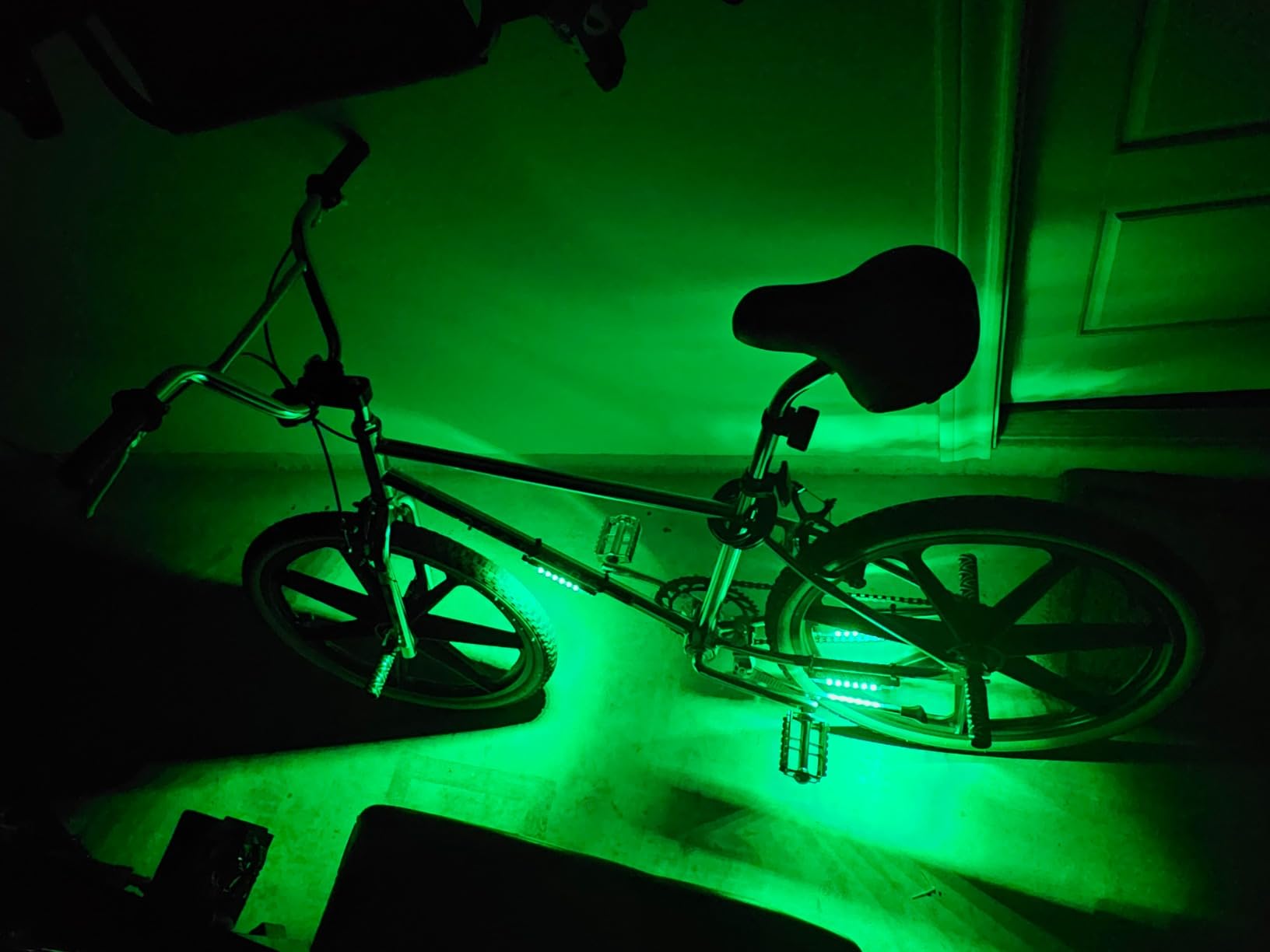 Schwinn Sting Pro and Predator Team BMX Bike for Kids/Youth, Retro Design, Single-Speed, Hi-Ten Steel Frame, 20 or 24-Inch Wheels, Multiple Colors customer photo 2