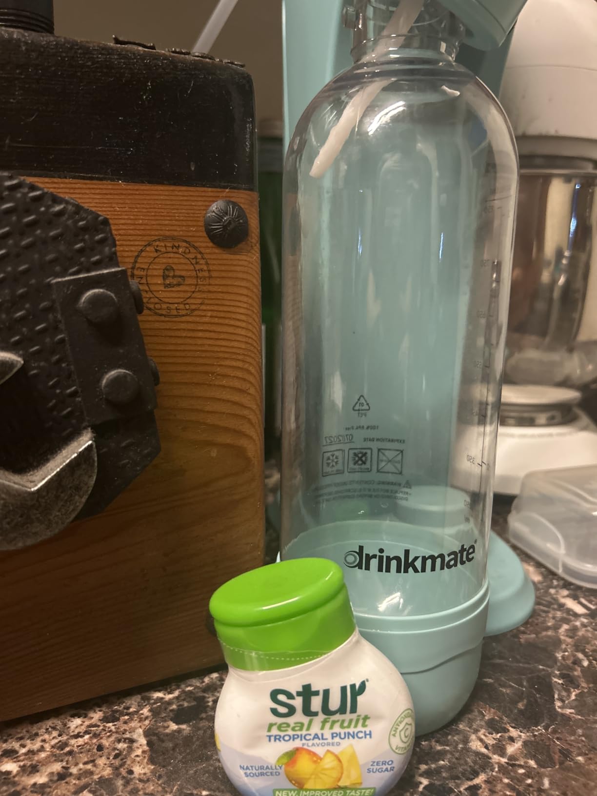 Drinkmate OmniFizz Sparkling Water Maker & Soda Streaming Machine | Carbonates Any Drink | STARTER KIT | Includes One 60L CO2 Cartridge + One BPA-Free Bottle (Royal Red) customer photo 1