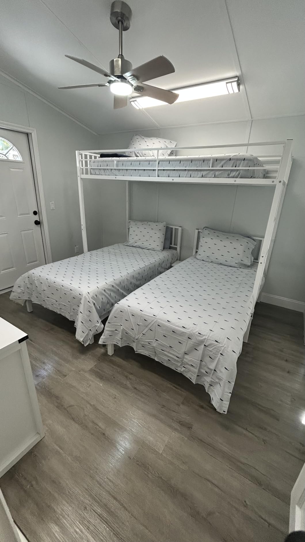 Nautica - Queen Size Sheet Set, Crisp & Tailored Cooling Sheets with a Smooth Cotton Percale Lightweight Feel - Bed Sheets with Matching Pillowcases & Fitted Sheet (Skippers Island Light Blue) customer photo 1