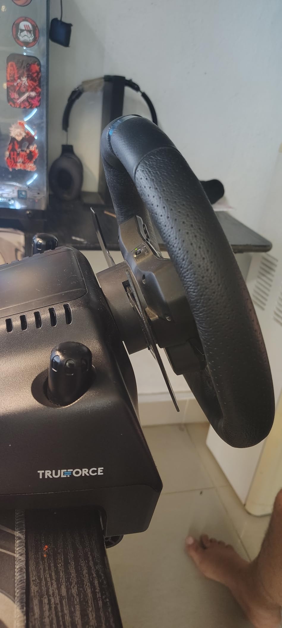 Logitech G923 Racing Wheel and Pedals for Playstation/PS5/PS4 & PC customer photo 1