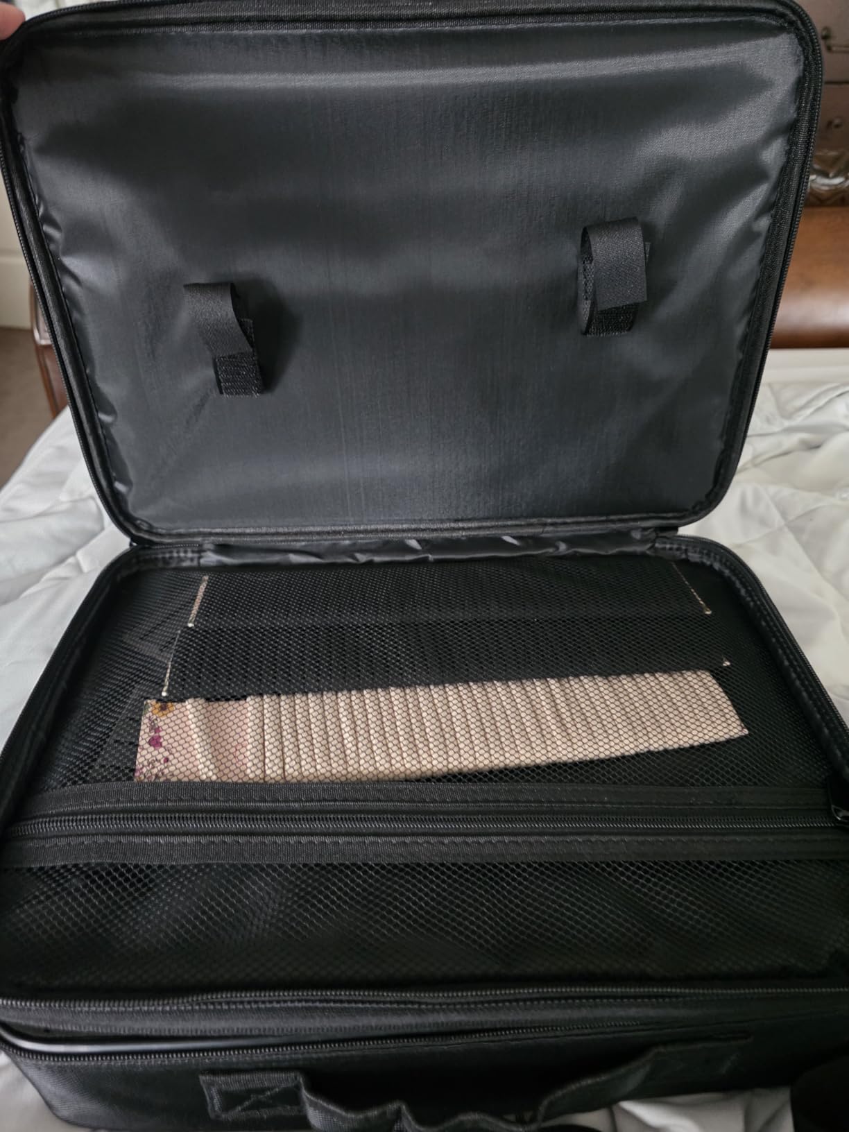 gzcz Large Capacity Travel Makeup Train Case, Professional Cosmetic Bags for Women, Portable Makeup Brush Bag Organizer Storage with Adjustable Dividers and Shoulder Strap customer photo 2