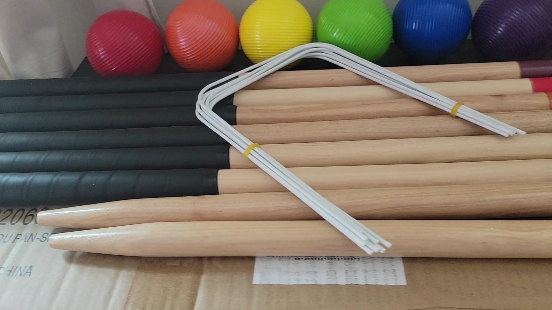 Amazon Basics Six Player Croquet Set with Wooden Mallets and Carry Case, Portable Party Game, Black customer photo 1