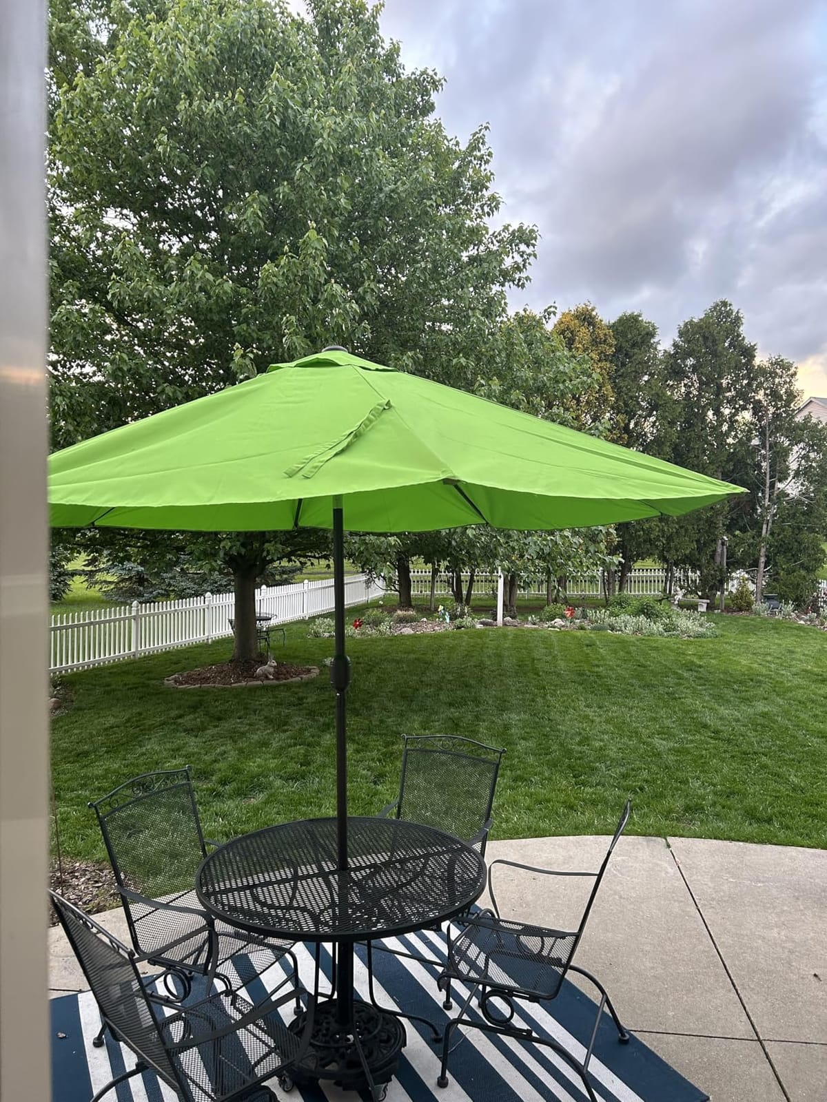 Blissun 7.5 ft Patio Umbrella, Yard Umbrella, Outdoor Market Umbrella with Push Button Tilt Crank (Blue&White) customer photo 2