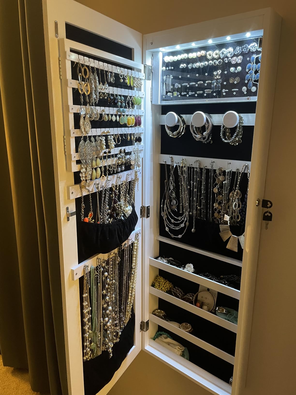 Nicetree 6 LEDs Jewelry Armoire, Hanging Mirror Jewelry Cabinet, White | Over the Door Jewelry Organizer, Lockable Mirror with Jewelry Storage, Auto-on Light, Gift Idea, Easy Assembly customer photo 2