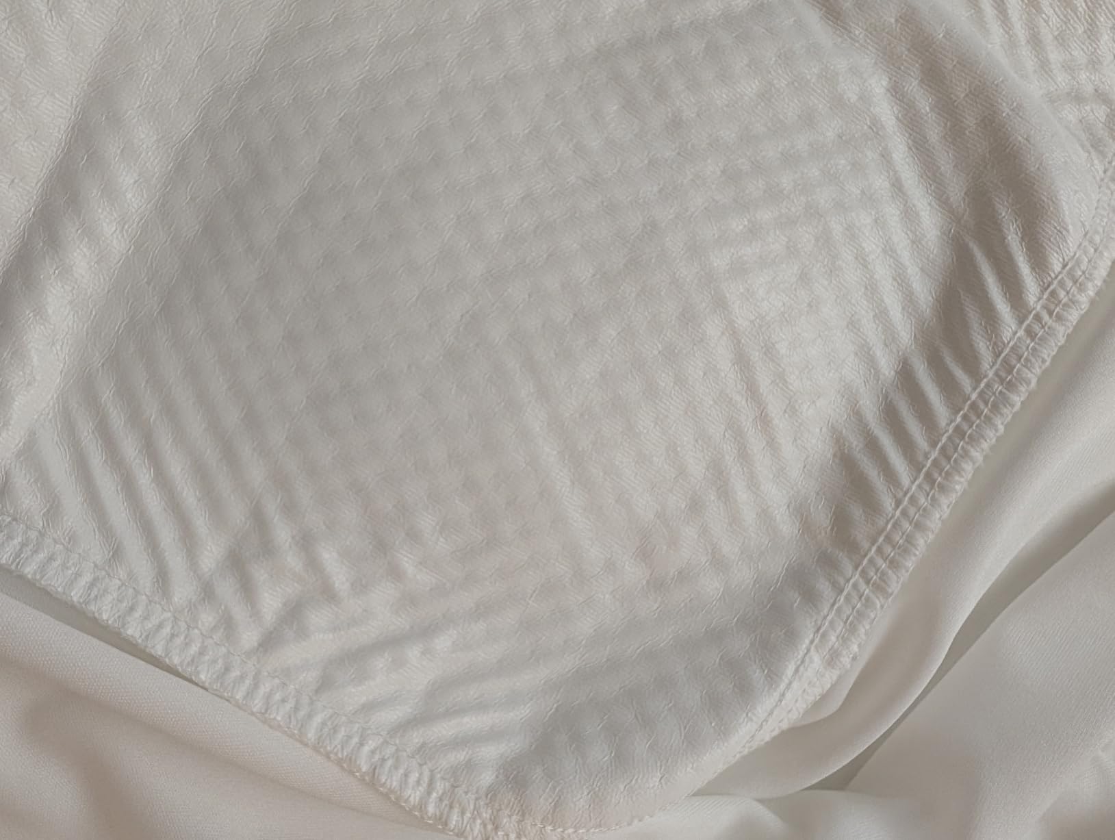 Queen Size Luxury Tencel Mattress Protector, 100% Waterproof, Ultra Soft, Naturally Cooling & Breathable, Deep Pocket Up to 18