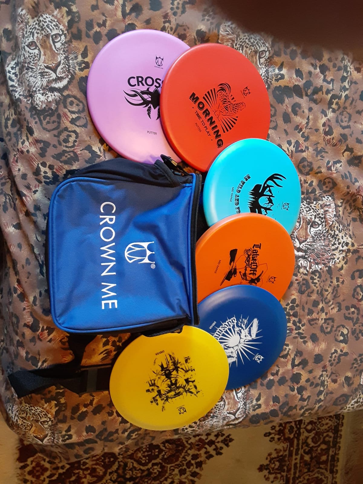 CROWN ME PDGA Approved Disc Golf Starter Set with Bag, 6-Piece Premium Flexible Plastic Flying Discs, Mini Marker, Towel, Heavy Duty Nylon Carry Bag customer photo 1