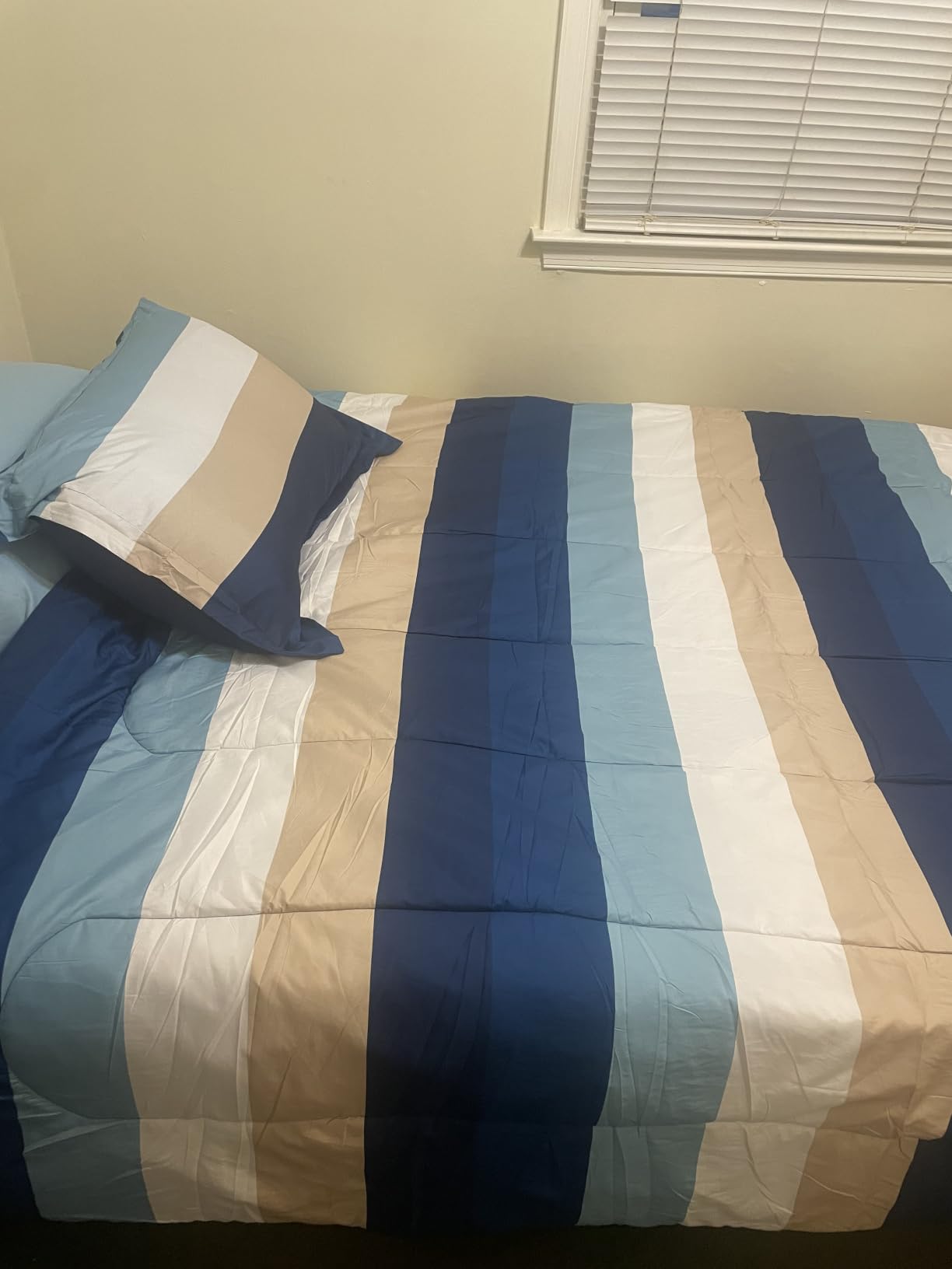Amazon Basics Full/Queen Comforter Set with Sheets, 7-Piece Gray Calvin Stripe Bedding, Lightweight Microfiber Bed-in-a-Bag, Striped customer photo 2