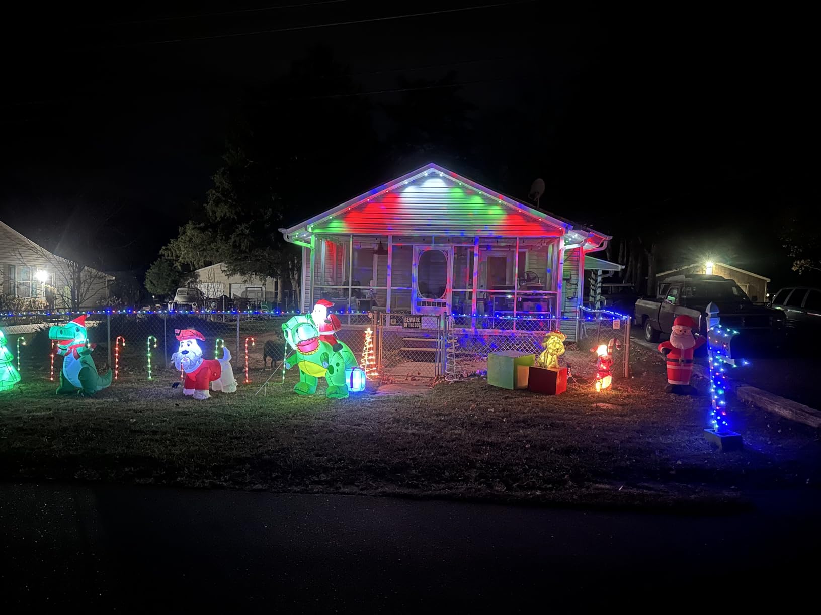 Joiedomi 6 FT Long Christmas Inflatable Dinosaur Outdoor Decoration, Inflatable Santa Riding Dinosaur with Build-in LEDs, Christmas Blow Up Yard Decoration for Xmas Party Garden Lawn Winter Decor customer photo 2
