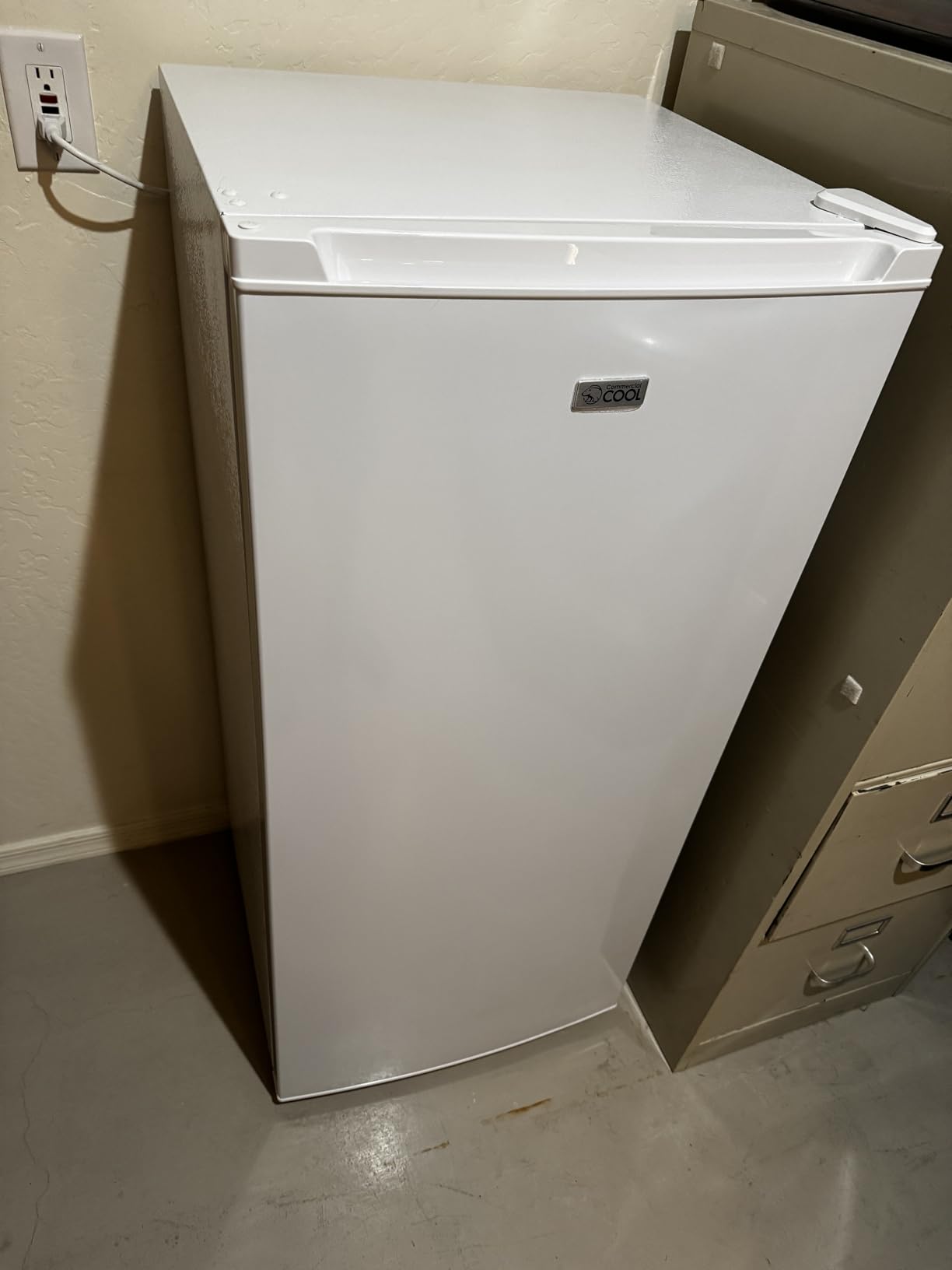 Commercial Cool Upright Freezer, Stand Up Freezer 6 Cu Ft with Reversible Door, Black customer photo 1
