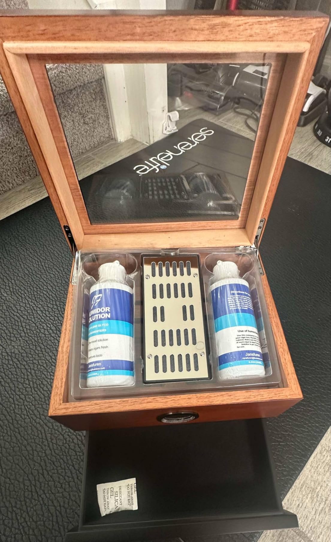 Cigar Humidor, Handcrafted Spanish Cedar Glass Top Humidor, Cigar Desktop Box Accurate Digital Hygrometer with 2 Humidor Solution(25-55 Cigars) by Jansfuren customer photo 2