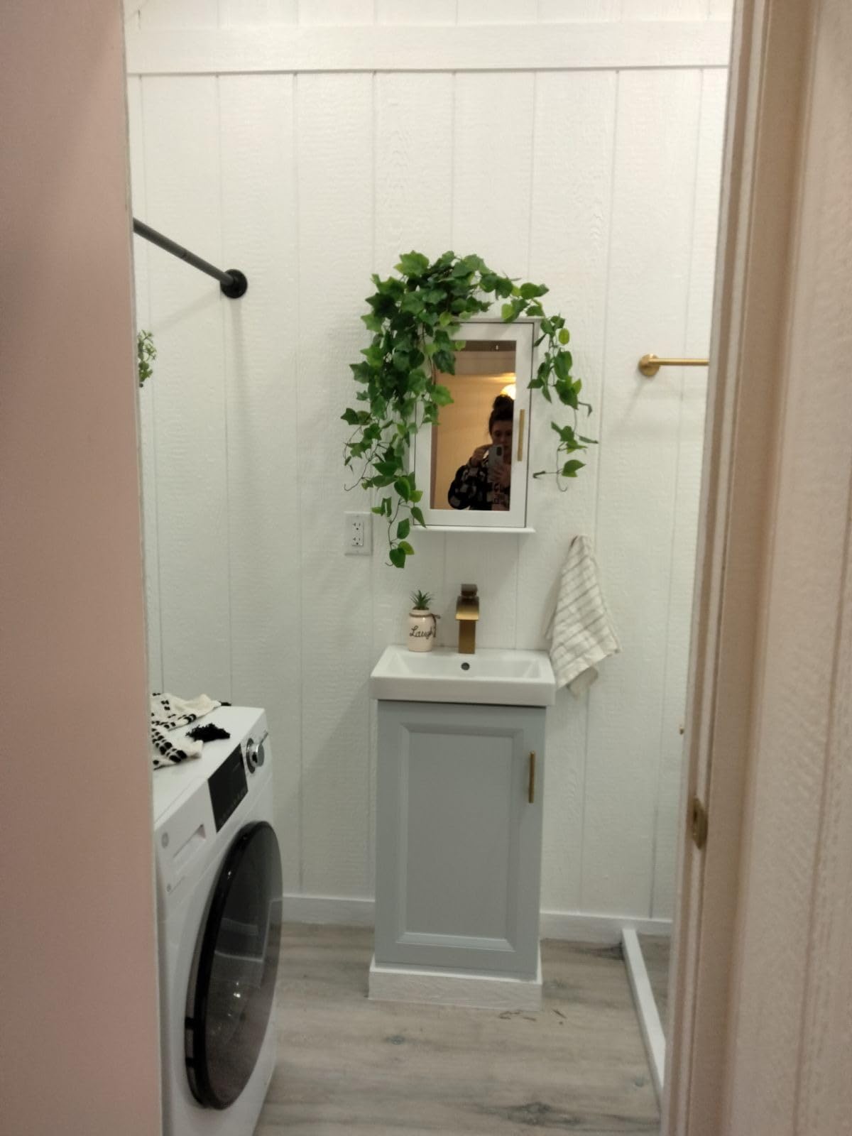 Tangkula Bathroom Medicine Cabinet with Mirror, Wall Mounted Single Mirror Door Storage Cabinet w/Adjustable Shelf, Wall Cabinet w/Reversible Door for Bathroom Living Room Hallway (Grey) customer photo 1