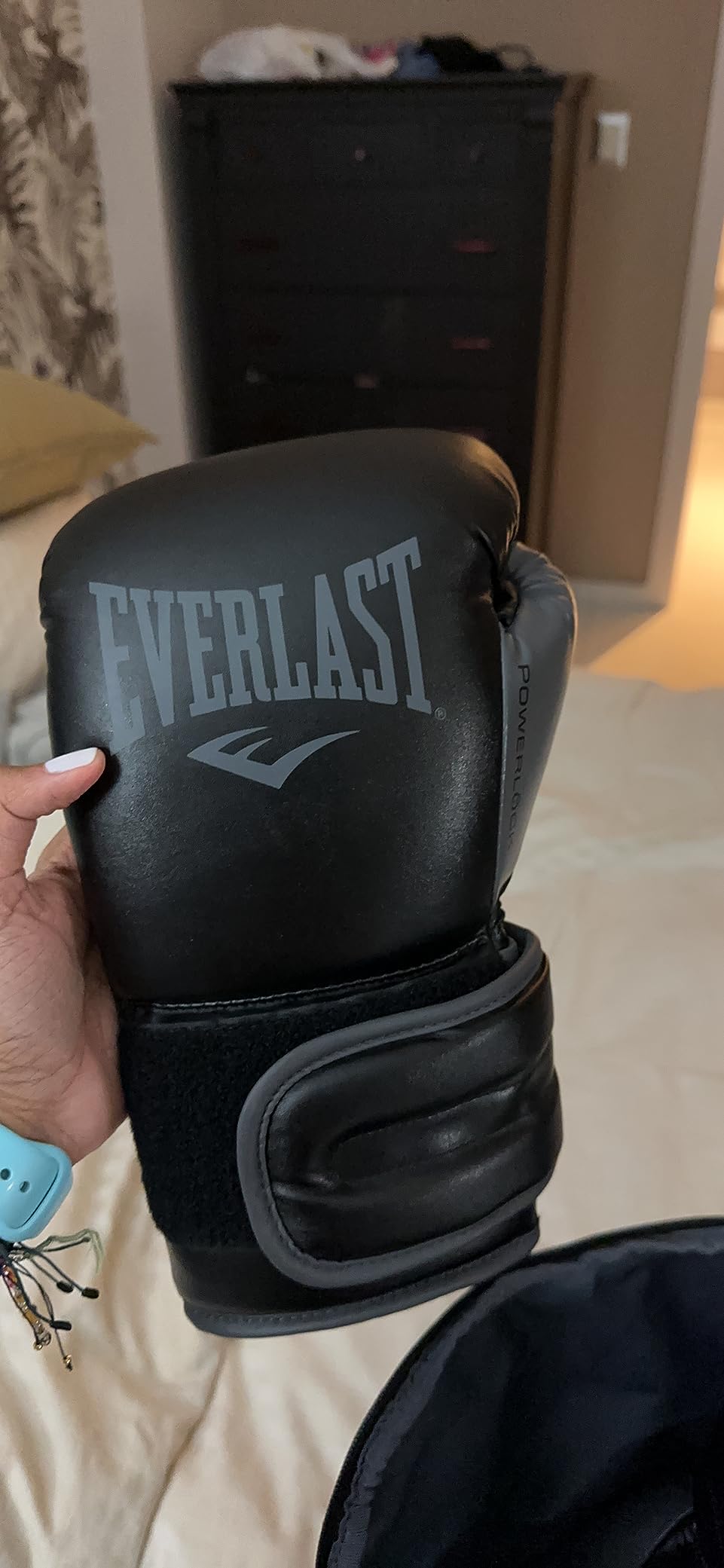 Everlast Powerlock 2 Hook & Loop Boxing Gloves | Fight Training Gloves | Hook and Loop with Durable Hand & Wrist Support | Heavy Bag & Fitness Training customer photo 1