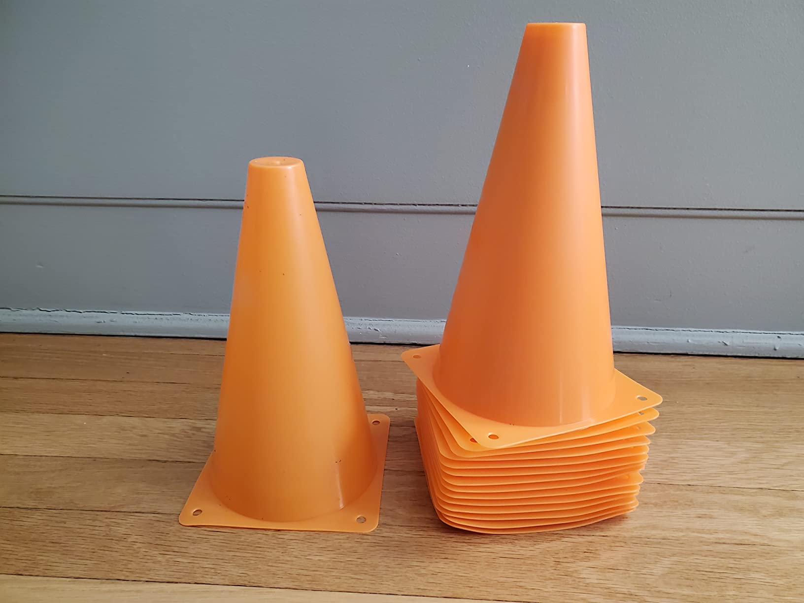 Cones Sports 9 Inch, 15 Pack Training Cones for Soccer Practice, Agility Field Cone Set for Drills Football Basketball, Plastic Cones for Outdoor Indoor Games customer photo 1