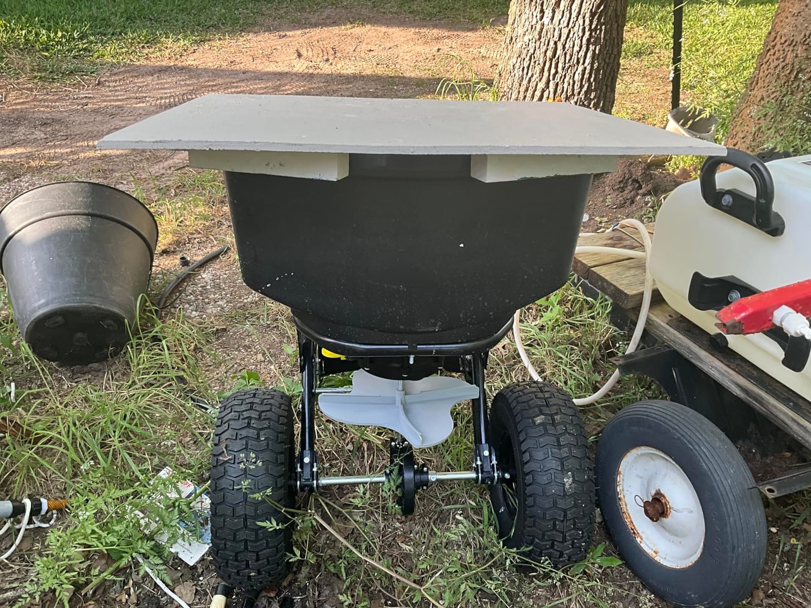 CHAPIN 8622B TurfPro Tow-Behind Turf Spreader, Auto-Stop, Dual Impeller customer photo 2