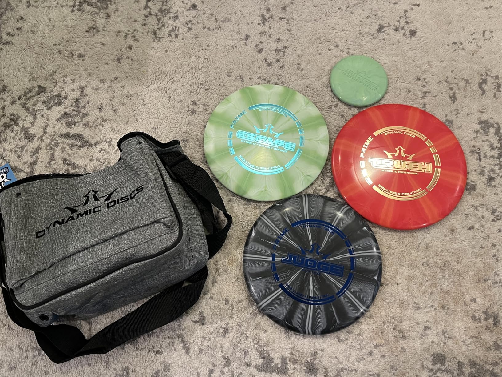 Dynamic Discs 3-Disc Golf Set with Bag - 1x Putter, Midrange & Driver + Cadet Shoulder Bag customer photo 1