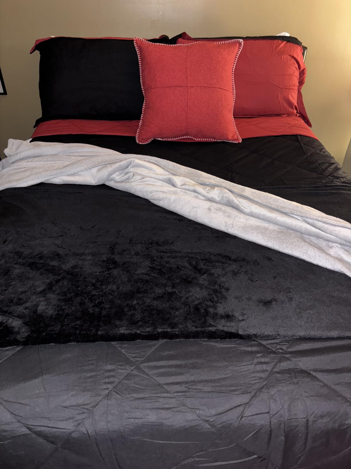Beyond Queen Comforter Set - Grey/Charcoal Reversible Queen Set for All Seasons - 1 Comforter & 2 Pillow Shams customer photo 2