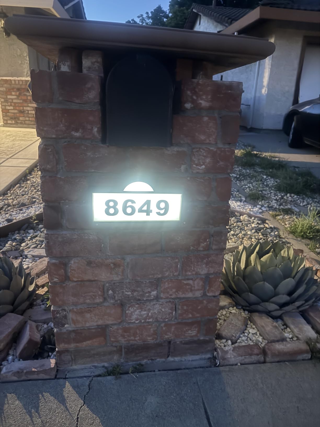 Solar House Numbers for Outside, Aqonsie Solar Powered Address Sign with Warm White & Cold White, IP65 Waterproof Solar Address Signs for Yard, LED Illuminated Plaques Wall Mounted & In Ground customer photo 1