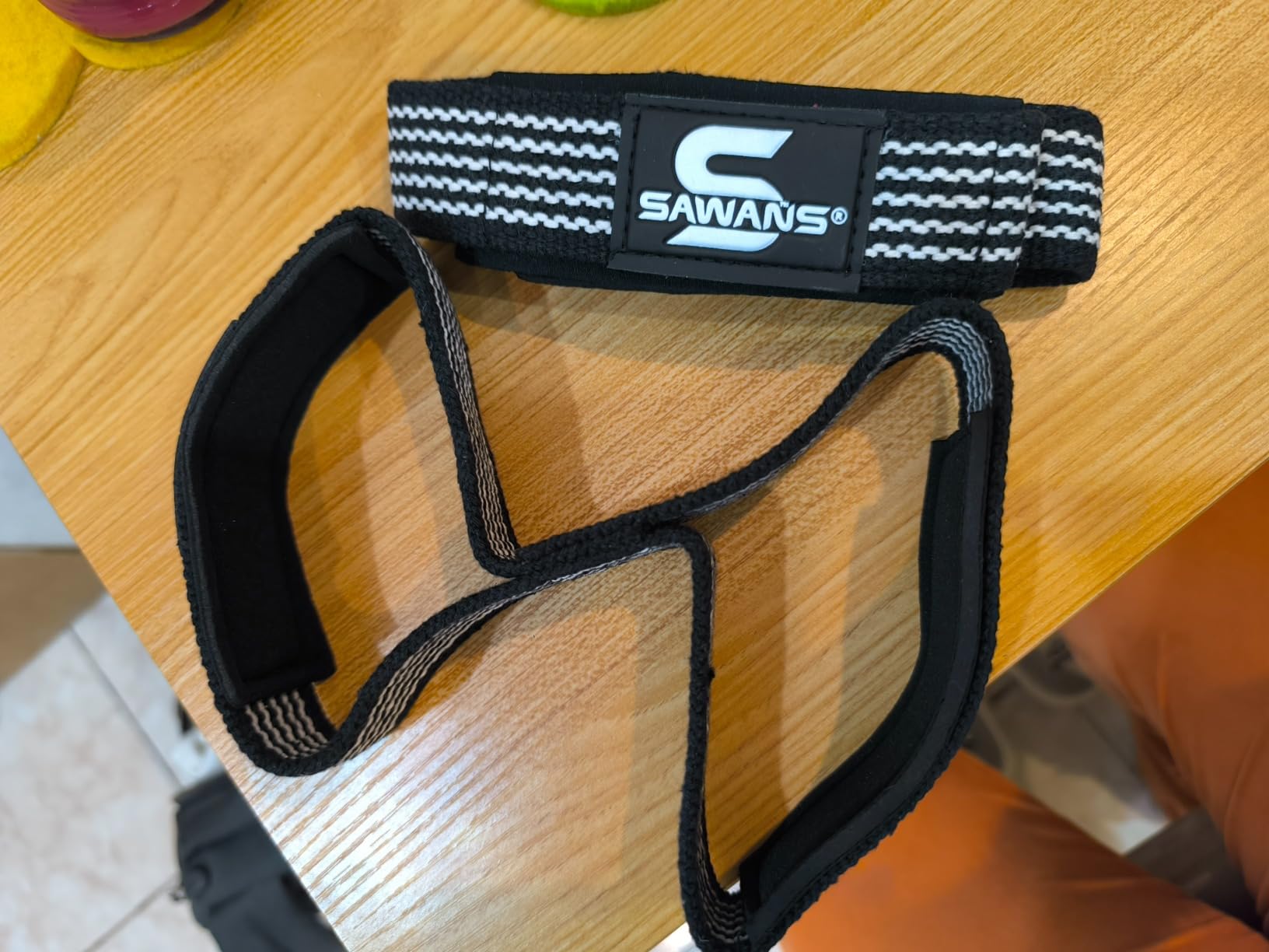 SAWANS Lifting Straps Padded Grip Figure 8 Wrist Straps Weight Heavy Duty Double Loop Bodybuilding Training Gym Straps Hand Bar Non Slip Deadlift Support Strong Cuffs Powerlifting customer photo 1