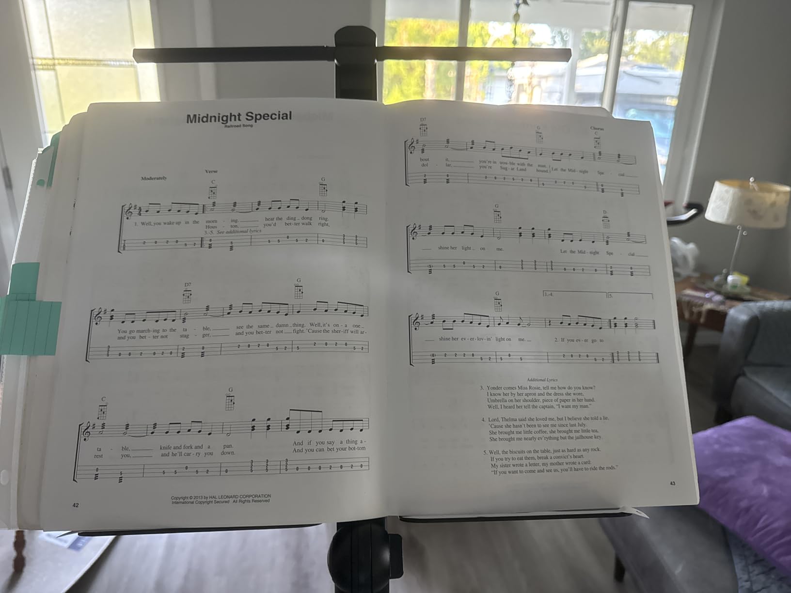 KraftGeek Capsule Music Stand for Sheet Music, 66