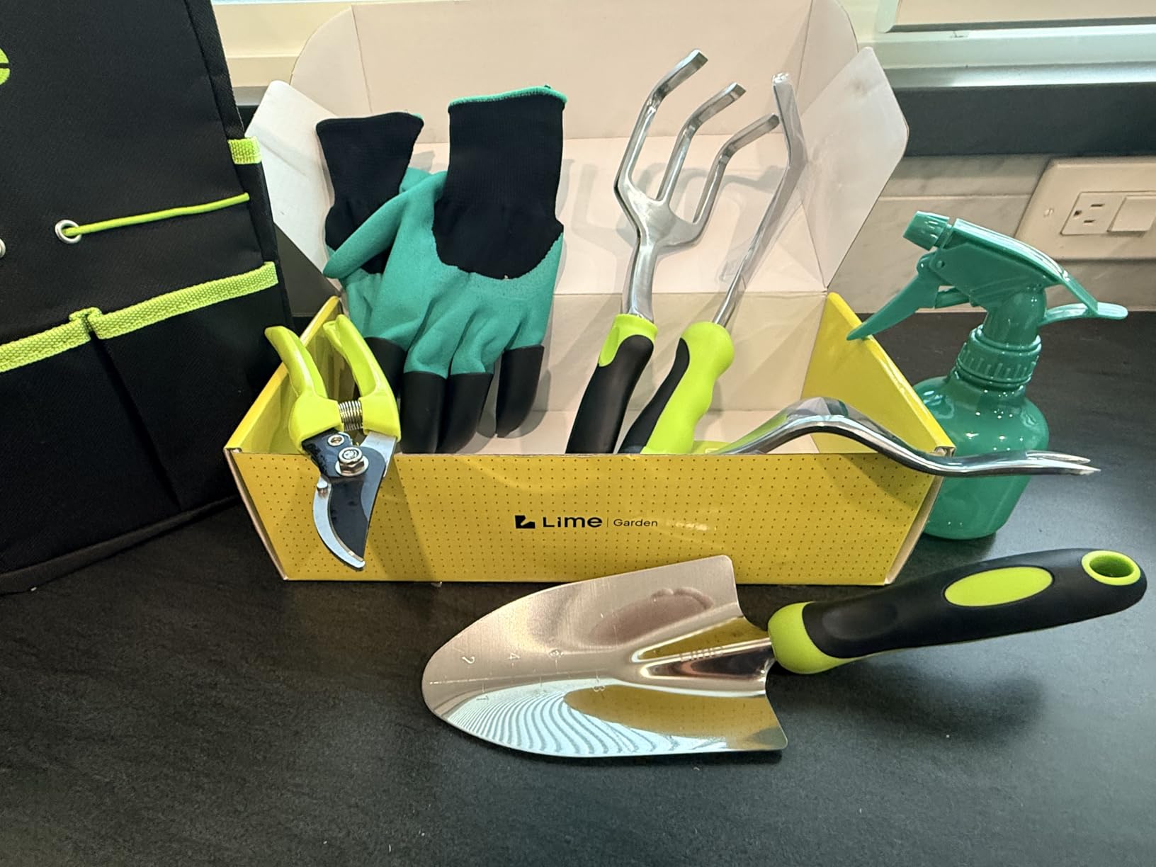 Heavy Duty Gardening Tools - Gardening Gifts for Women, Men, Mom, Dad - Durable, Ergonomic Garden Tools Set (Green) customer photo 1