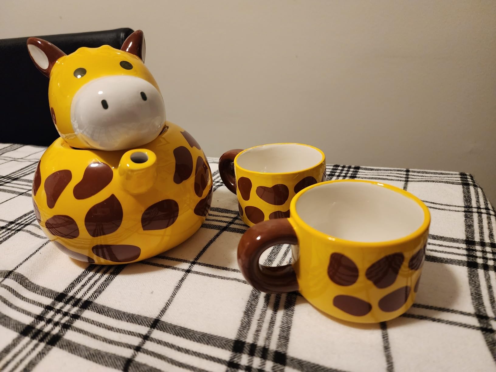 RORA Giraffe Tea Kettle with 2 Tea Cups Set, Hand-painted Ceramic Teapot Set for Coffee Latte Milk Tea Flower and Fruit Tea (17 oz/500 ml) customer photo 1