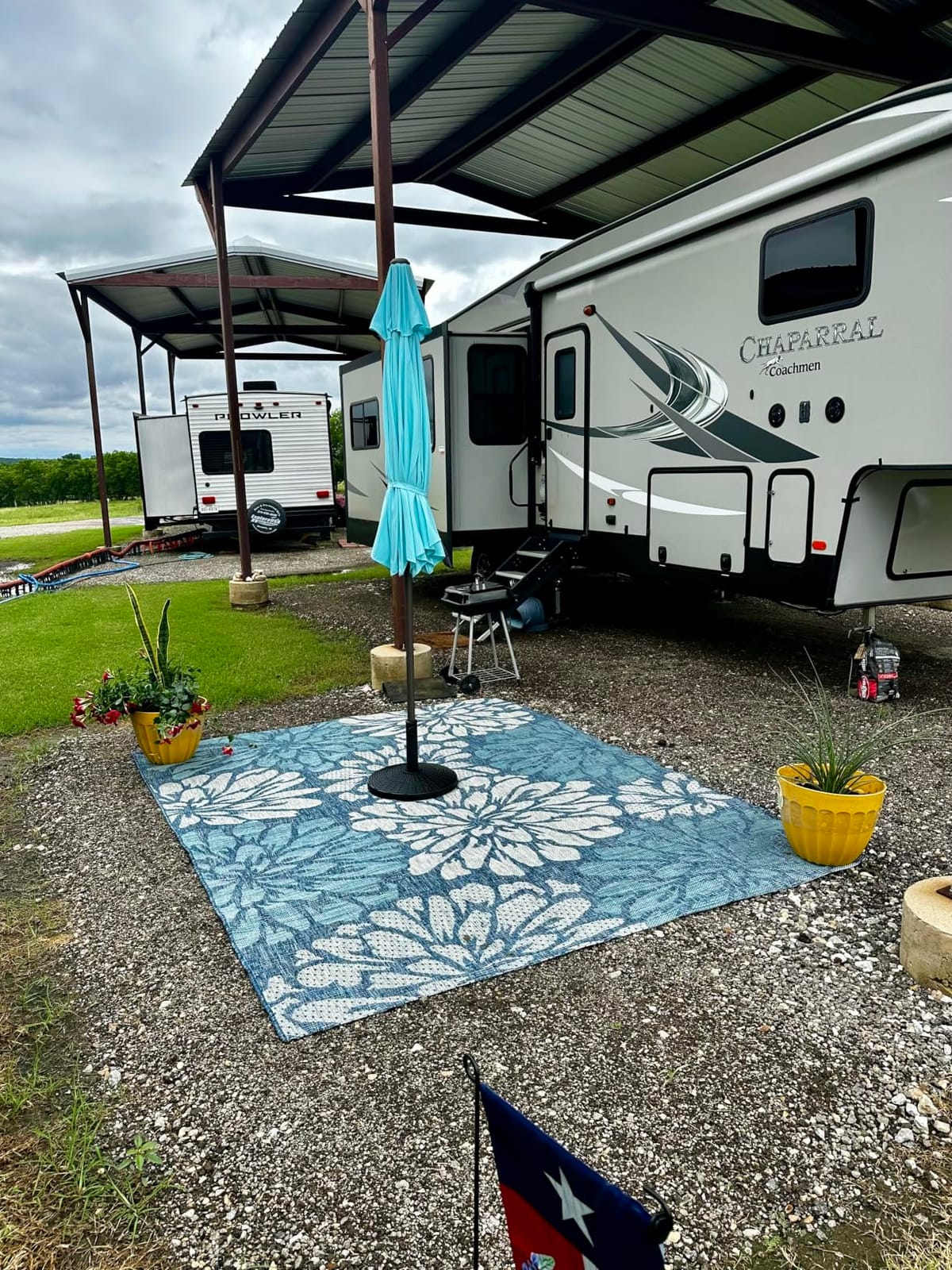 JEAREY 9FT Outdoor Patio Umbrella, Market Umbrella, Dark Blue | Outdoor Table Umbrellas with 8 Sturdy, Tilt & Crank UV Protection Waterproof for Garden, Deck, Backyard, Pool customer photo 1