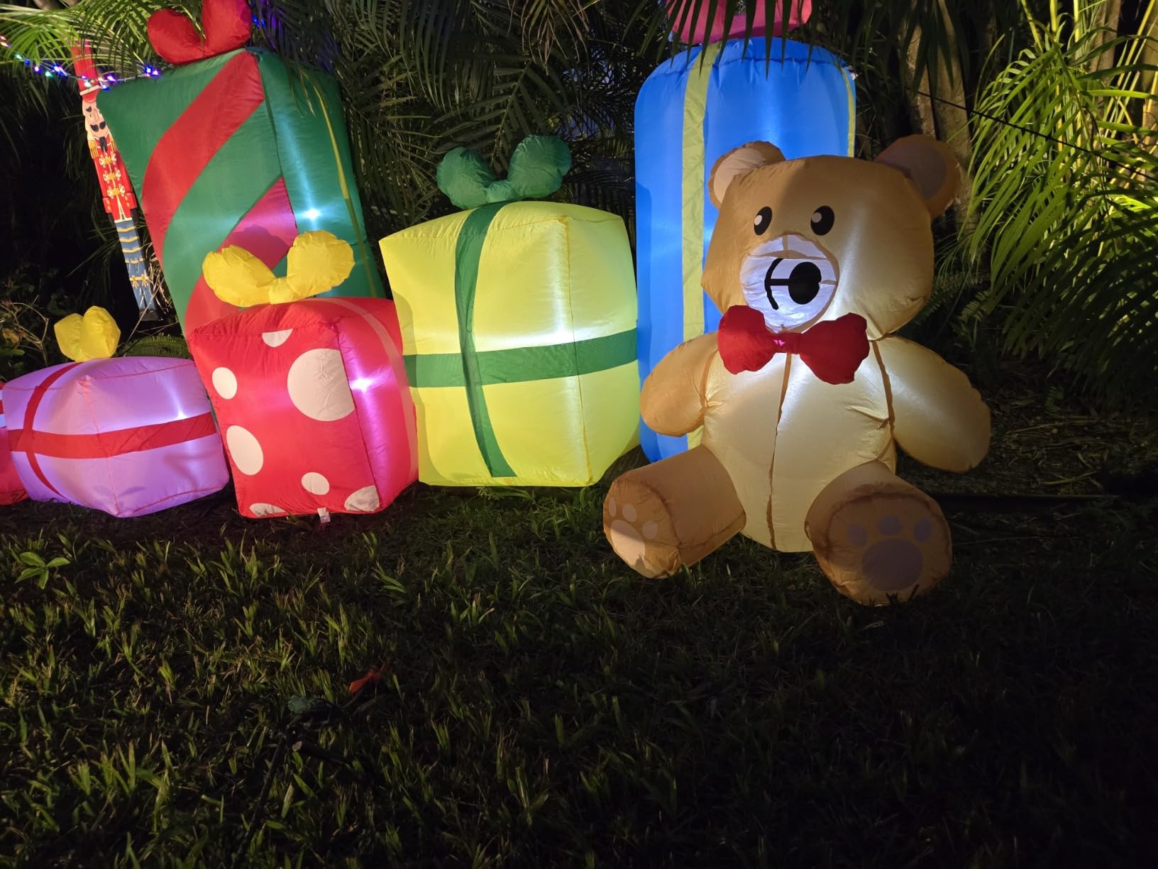 KOOY 10FT Giant Christmas Inflatables Outdoor Decorations Gift Boxes and Bear,Blow up Yard Decorations with LED Light for Xmas New Year Decor Inflatable for Holiday Party Garden Lawn Winter Decor customer photo 1