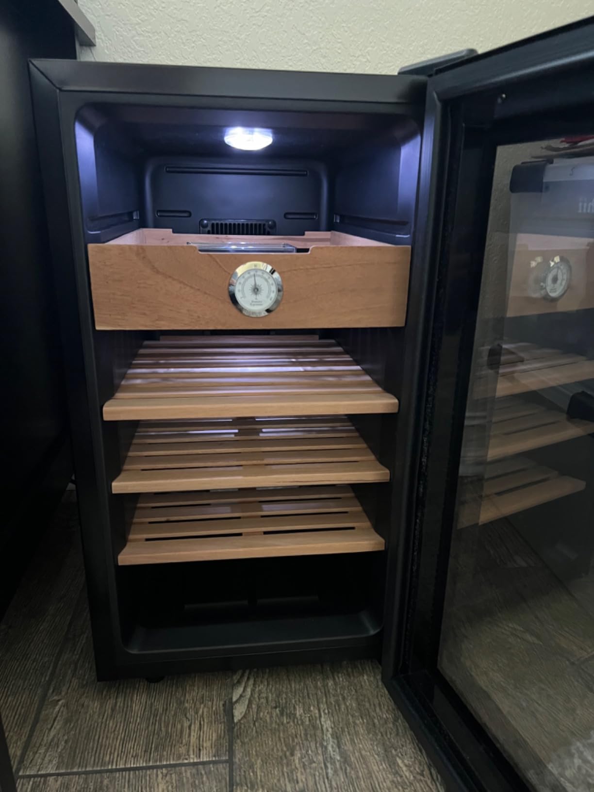 KingChii 48L Electric Cigar Humidors with Temperature Control System, Cigar Cabinet with Spanish Cedar Wood Shelves & Hygrometer, 4 Layers 300 Capacity customer photo 1