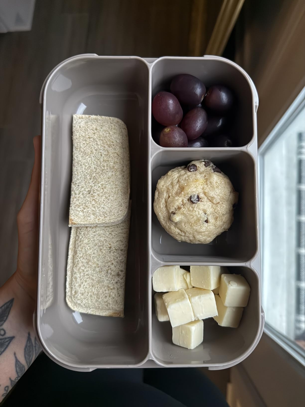 Bento Box Adult Lunch Box, Containers for Adults Men Women with 4 Compartments, Lunchable Food Container with Utensils, Sauce Jar, Muffin Liners, 40 Oz/5 Cup, Microwave & Dishwasher Safe, Brown customer photo 1