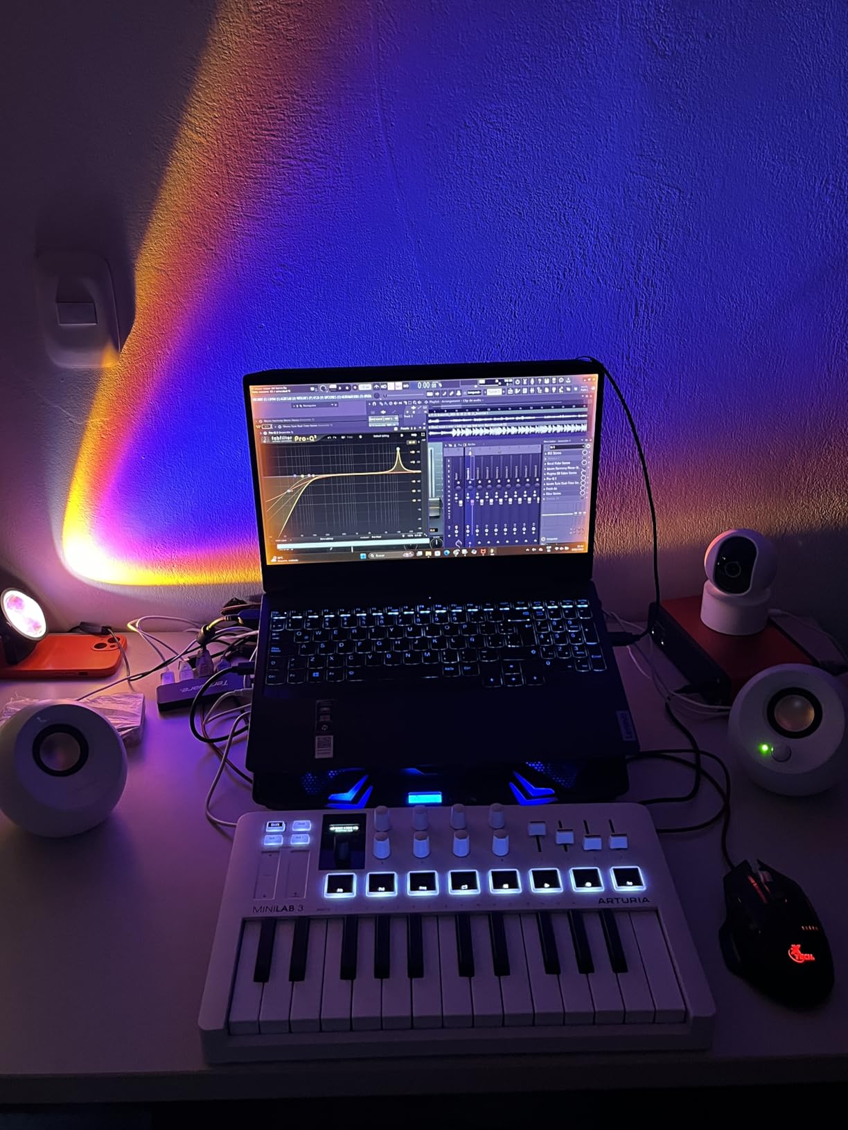 Arturia MiniLab 3 Universal MIDI Controller, Deep Black | 25 Keys, 8 Multi-Color Pads, 8 Knobs, All-in-One Software Package customer photo 1