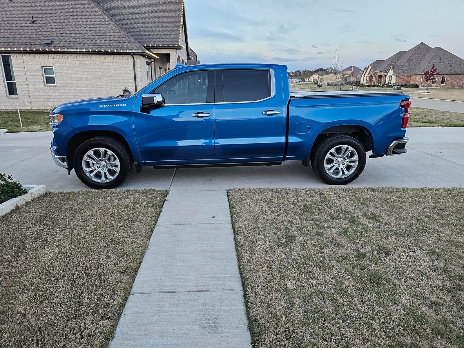 Rough Country Power Running Boards with LED Step Lights for Chevy Silverado & GMC Sierra 1500/2500HD/3500HD (2019-2025) Double Cab - Dual Motor Electric Powerstep Board & Retractable Truck Steps customer photo 2