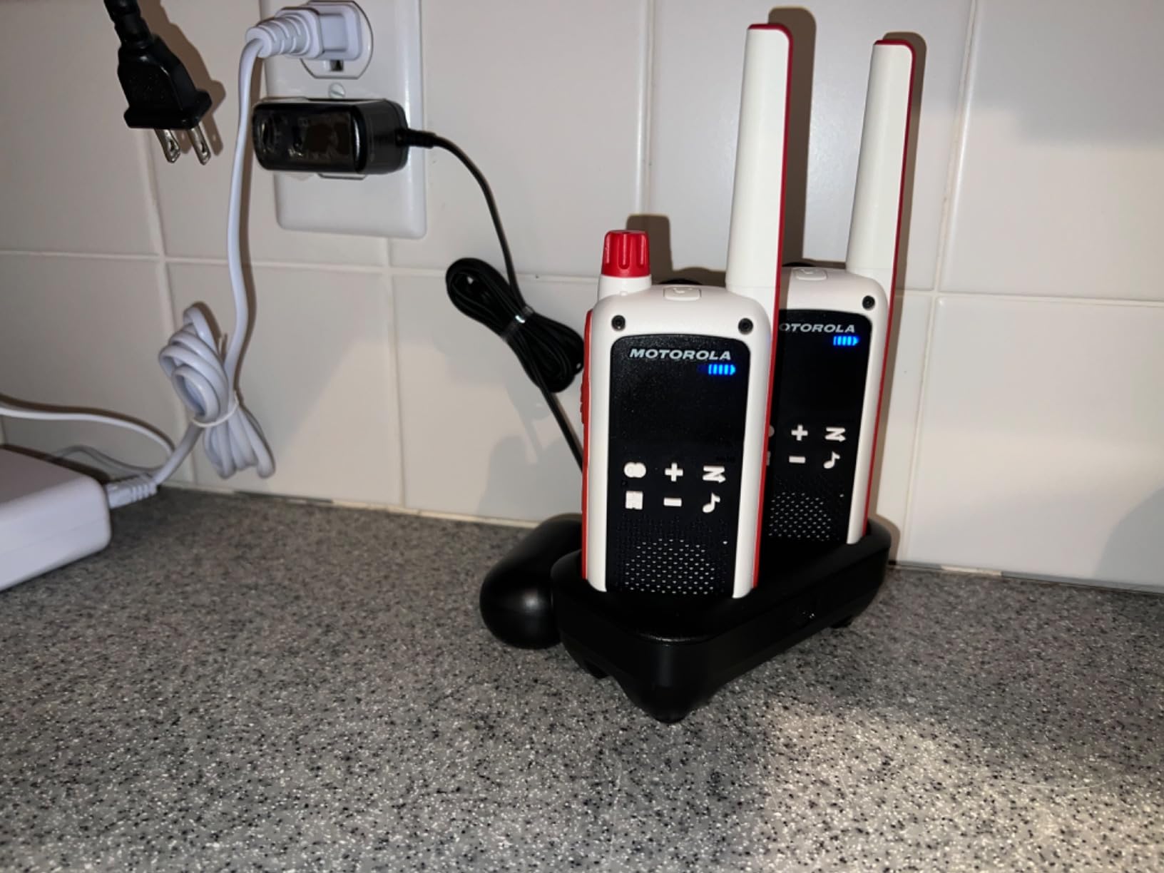 Motorola Solutions Red Cross T478 Talkabout White Rechargeable Emergency Preparedness 35-Mile 2-Way Radio customer photo 1