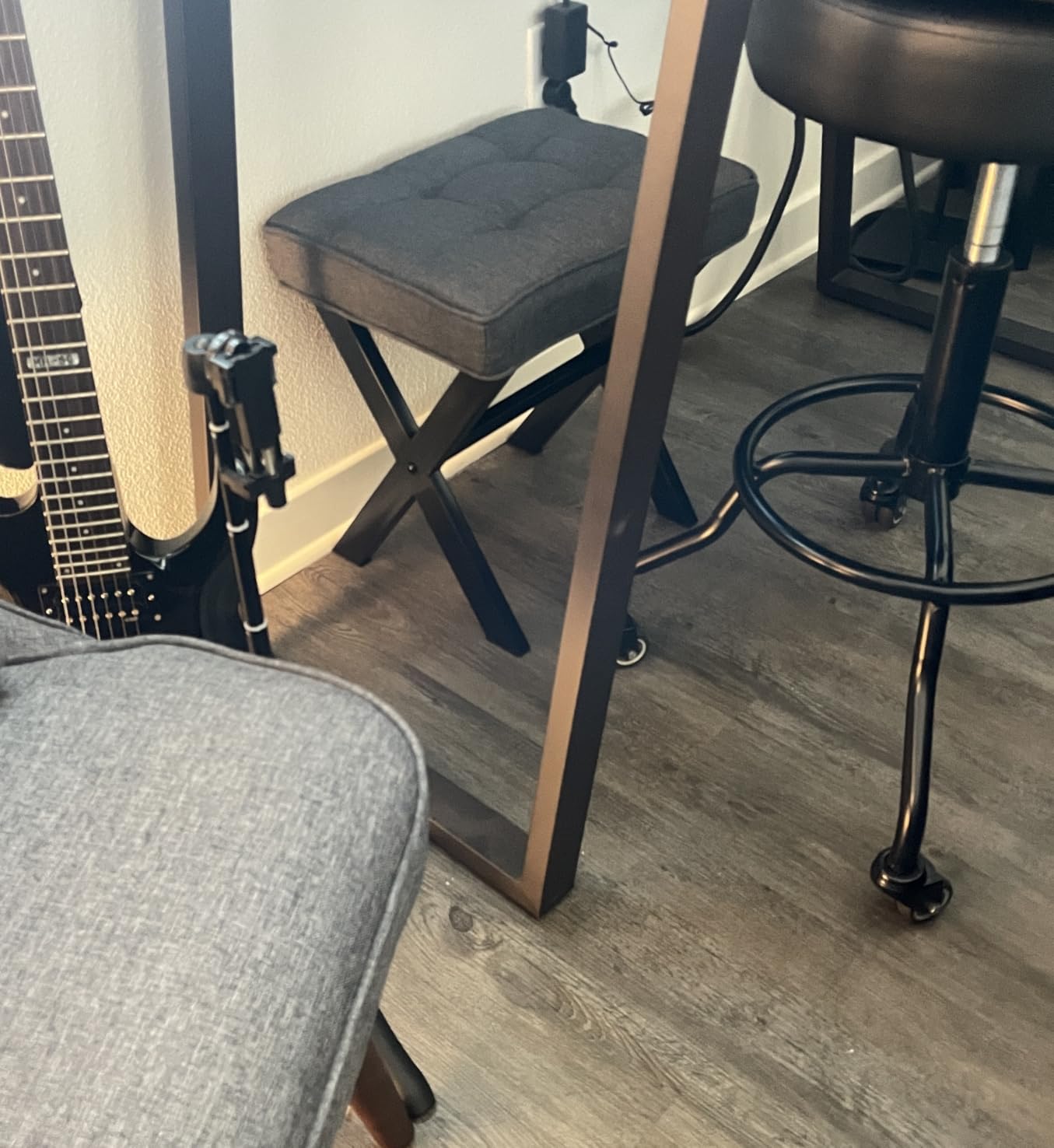 LUE BONA Vanity Stool, Square Linen Makeup Stool with Metal X Legs, Small Ottoman Stool Chair for Vanity, Modern Padded Vanity Seat Foot Rest Stool for Makeup Room, Living Room, Bathroom, Carbon Gray customer photo 1