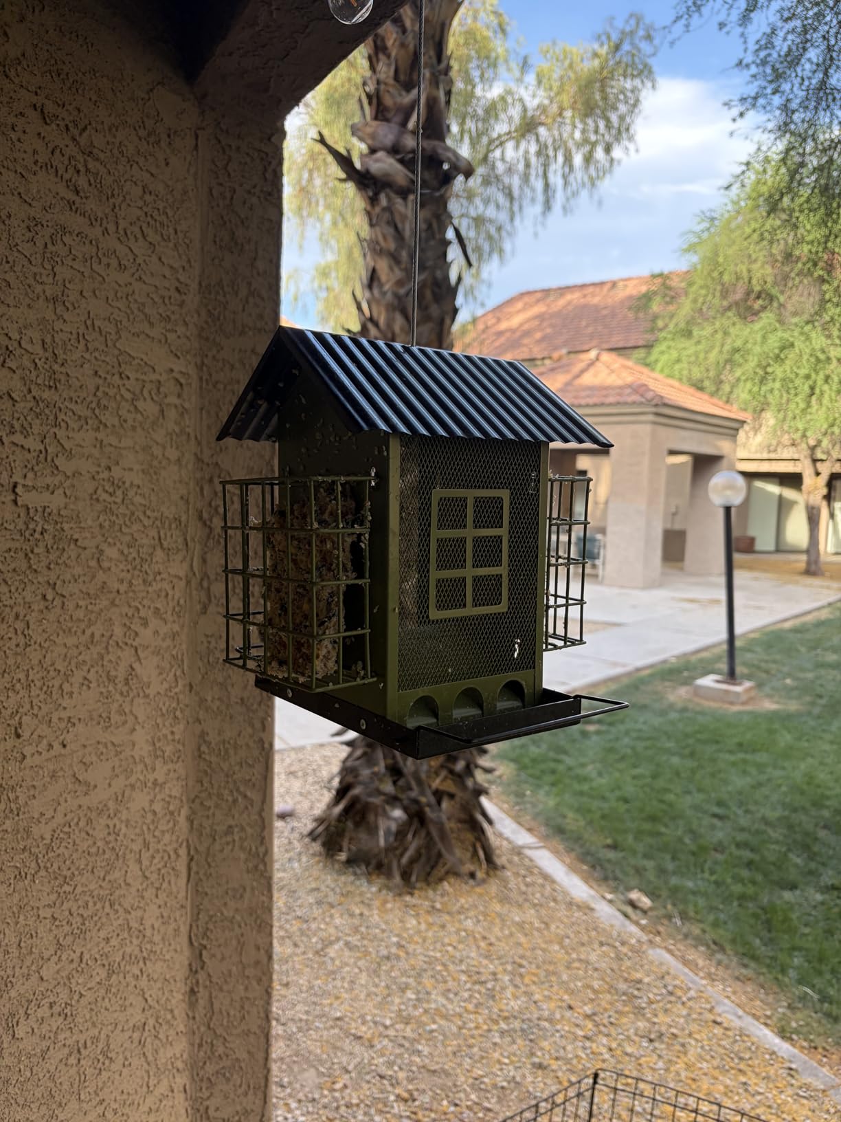 FlowaFoli Bird Feeders for Outdoors Hanging, Metal Bird Feeder with Double Suet Cage Cake, Large Capacity, Birdfeeders Sturdy and Weatherproof, Easy to Clean and Refill, Great for Attracting Wild Birds customer photo 1